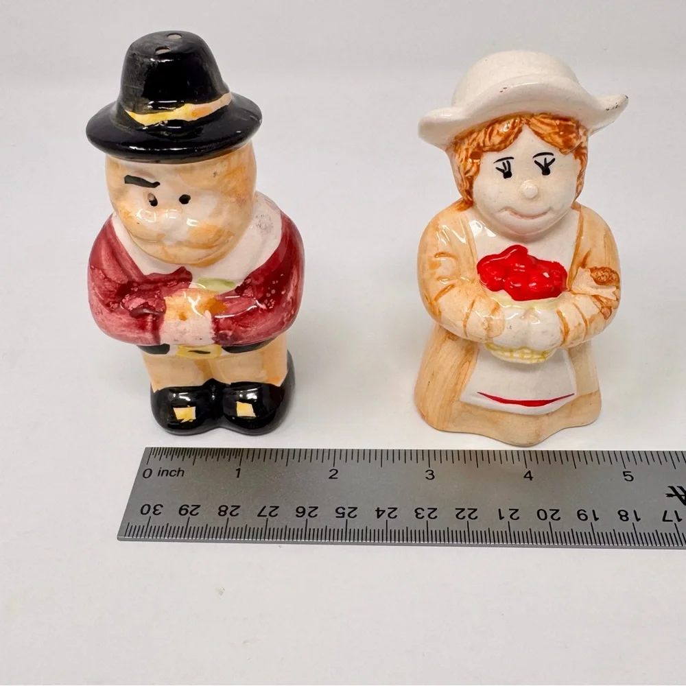 Vintage Pilgrim Couple Thanksgiving Salt & Pepper Shakers Holiday Table Décor